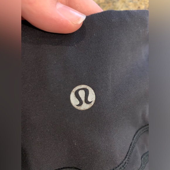 Lululemon black cropped leggings size 4 - Picture 6 of 13